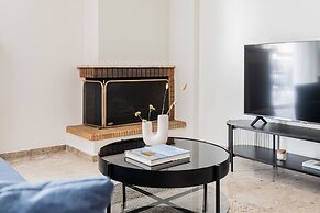 Faliro Sunlit 3BR Apartment