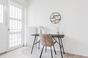 Faliro Sunlit 3BR Apartment