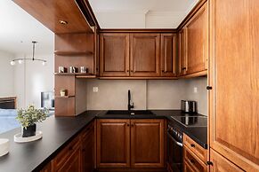 Faliro Sunlit 3BR Apartment