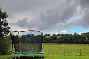 3 Bed Farmhouse - Sleeps 6 - Wifi - Free Parking