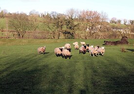 3 Bed Farmhouse - Sleeps 6 - Wifi - Parking