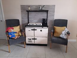 3 Bed Farmhouse - Sleeps 6 - Wifi - Free Parking