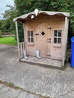 3 Bed Farmhouse - Sleeps 6 - Wifi - Parking