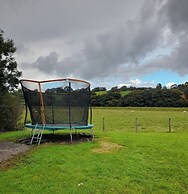 3 Bed Farmhouse - Sleeps 6 - Wifi - Parking