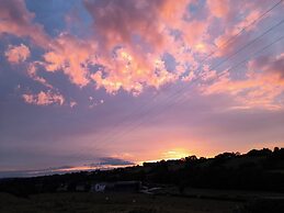 3 Bed Farmhouse - Sleeps 6 - Wifi - Free Parking