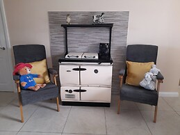 3 Bed Farmhouse - Sleeps 6 - Wifi - Parking