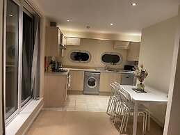 Free Parking Near City Centre & Stadium Sleeps 6-8