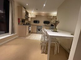 Free Parking Near City Centre & Stadium Sleeps 6-8