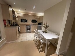 Free Parking Near City Centre & Stadium Sleeps 6-8