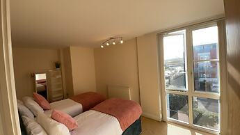 Free Parking Near City Centre & Stadium Sleeps 6-8