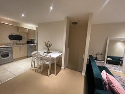 Free Parking Near City Centre & Stadium Sleeps 6-8