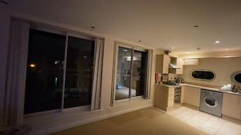 Free Parking Near City Centre & Stadium Sleeps 6-8