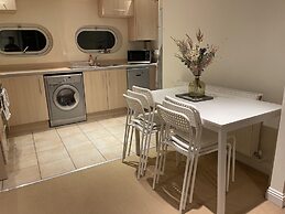 Free Parking Near City Centre & Stadium Sleeps 6-8