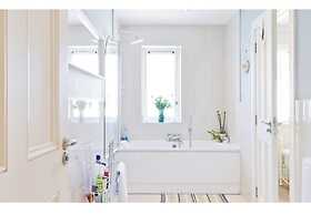 Modern Homestay Room near Dublin Airport