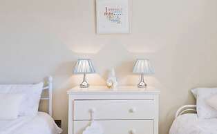 Modern Homestay Room near Dublin Airport