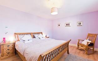 Modern Homestay Room near Dublin Airport