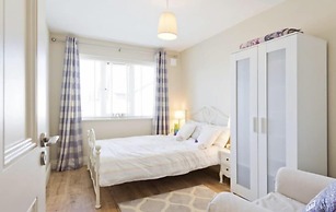 Modern Homestay Room near Dublin Airport