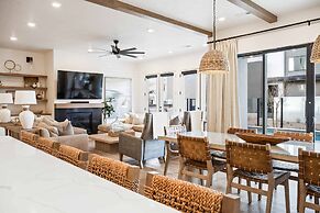 Vinnie's Beach House 6 Bedroom Home