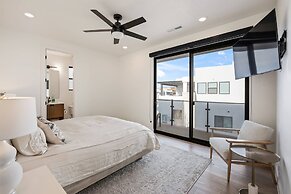 Vinnie's Beach House 6 Bedroom Home