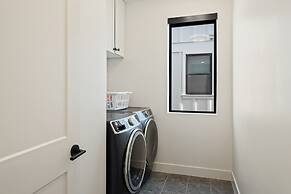 Vinnie's Beach House 6 Bedroom Home