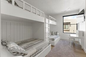 Vinnie's Beach House 6 Bedroom Home