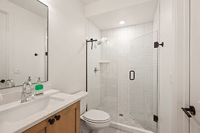 Vinnie's Beach House 6 Bedroom Home