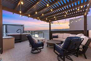 Vinnie's Beach House 6 Bedroom Home