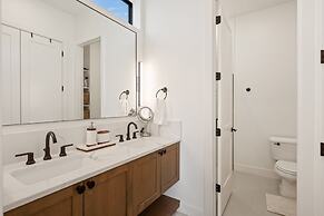 Vinnie's Beach House 6 Bedroom Home