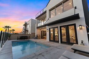 Vinnie's Beach House 6 Bedroom Home