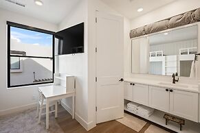 Vinnie's Beach House 6 Bedroom Home