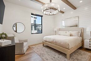 Vinnie's Beach House 6 Bedroom Home