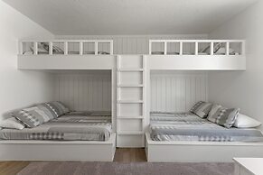 Vinnie's Beach House 6 Bedroom Home