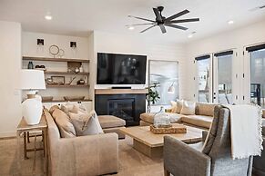 Vinnie's Beach House 6 Bedroom Home