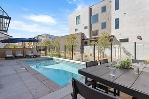 Vinnie's Beach House 6 Bedroom Home