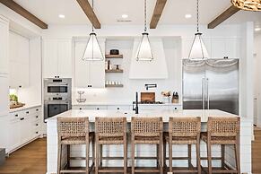 Vinnie's Beach House 6 Bedroom Home