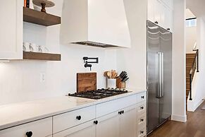 Vinnie's Beach House 6 Bedroom Home