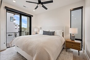 Vinnie's Beach House 6 Bedroom Home