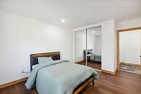 Tranquil Pine Mountain Retreat 3 Bedroom Cabin by RedAwning