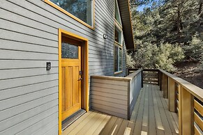 Tranquil Pine Mountain Retreat 3 Bedroom Cabin by RedAwning