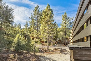 Tranquil Pine Mountain Retreat 3 Bedroom Cabin by RedAwning