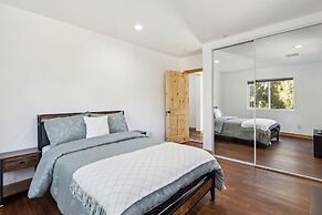 Tranquil Pine Mountain Retreat 3 Bedroom Cabin by RedAwning