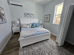 Reel 'em Inn - Oak St 3 Bedroom Home by RedAwning