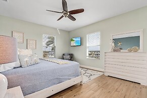 Reel 'em Inn - Oak St 3 Bedroom Home by RedAwning