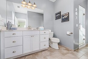 Reel 'em Inn - Oak St 3 Bedroom Home by RedAwning