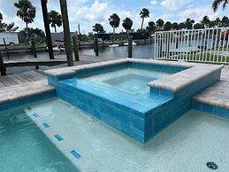 Reel 'em Inn - Oak St 3 Bedroom Home by RedAwning