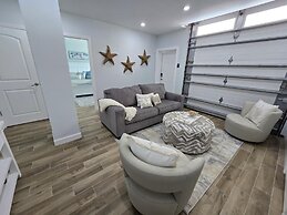 Reel 'em Inn - Oak St 3 Bedroom Home by RedAwning