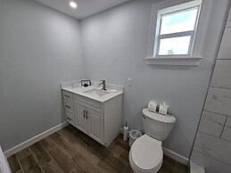 Reel 'em Inn - Oak St 3 Bedroom Home by RedAwning