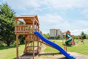 Sleepy Bear Getaway 1 Bedroom Condo by RedAwning