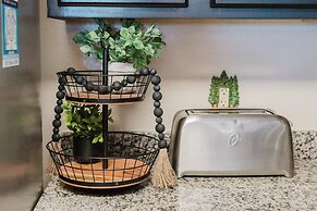 Sleepy Bear Getaway 1 Bedroom Condo by RedAwning