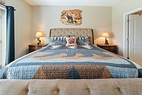 Sleepy Bear Getaway 1 Bedroom Condo by RedAwning